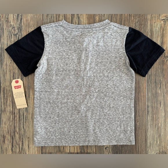 NWT Levi's Henley Tee Shirt Boys Lg (6-7 Yrs) Gray Black Pocket Colorblock - Picture 2 of 8